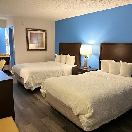 American Inn & Suites Bishop Airport Flint Exteriör bild