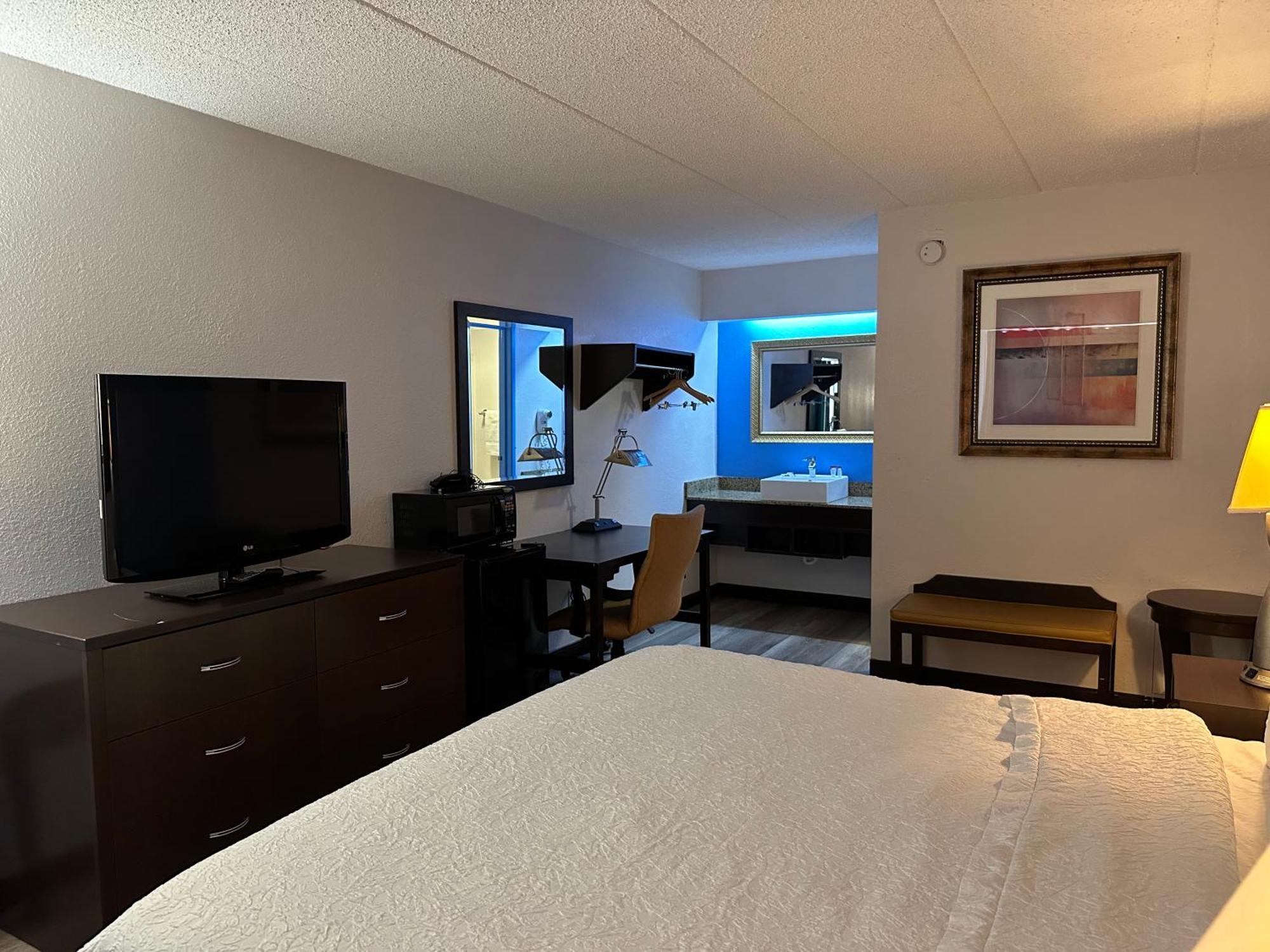 American Inn & Suites Bishop Airport Flint Exteriör bild