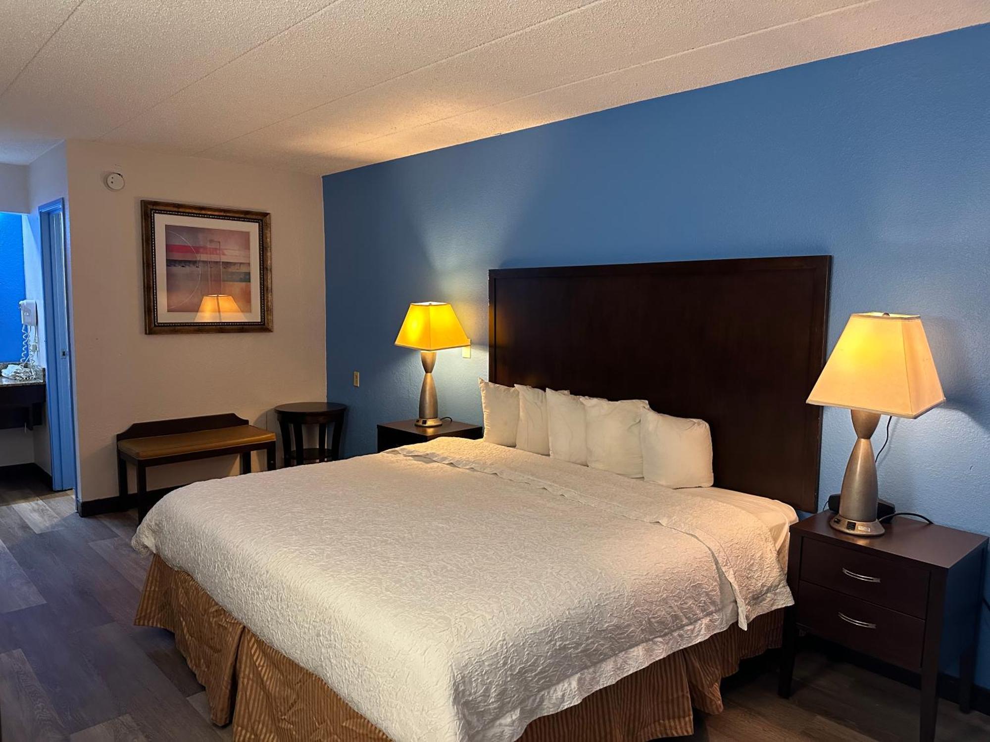 American Inn & Suites Bishop Airport Flint Exteriör bild
